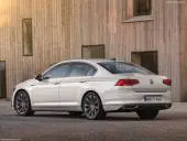 Volkswagen-PassatGTE-2020-1024-02