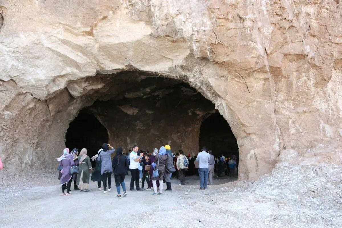 گردشگران-معدن-یک