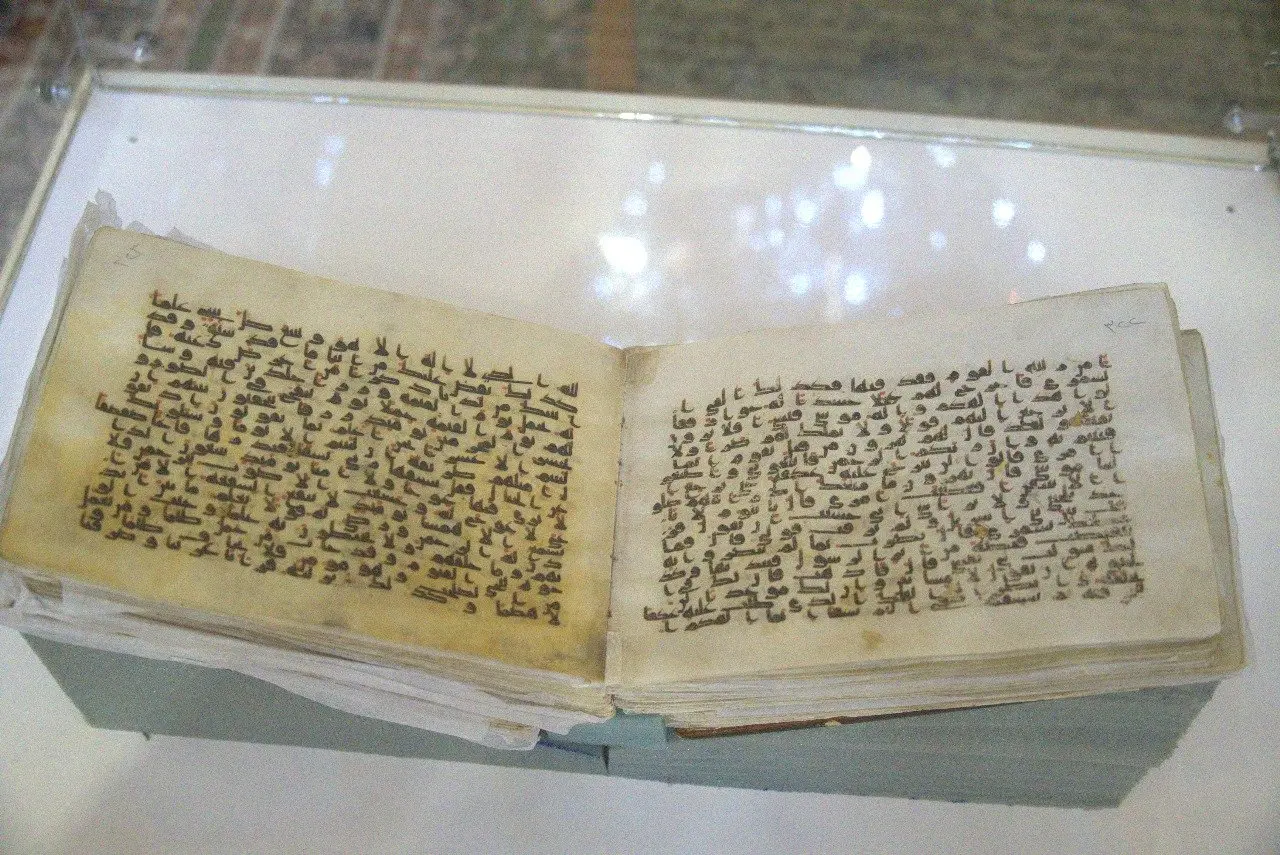 رونمایی جذاب از قرآن دست نویس با خط امام علی (ع) + ببینید 2