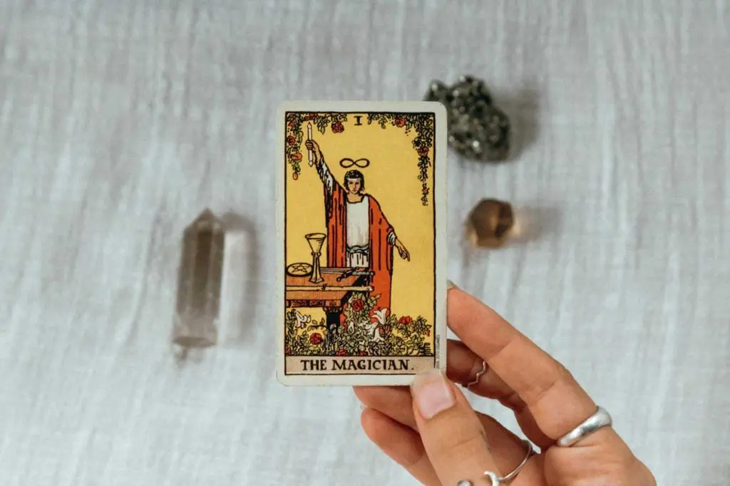 فال تاروت کبیر امروز حقیقت را برملا می کند | متولدین هرماه بخوانند 3