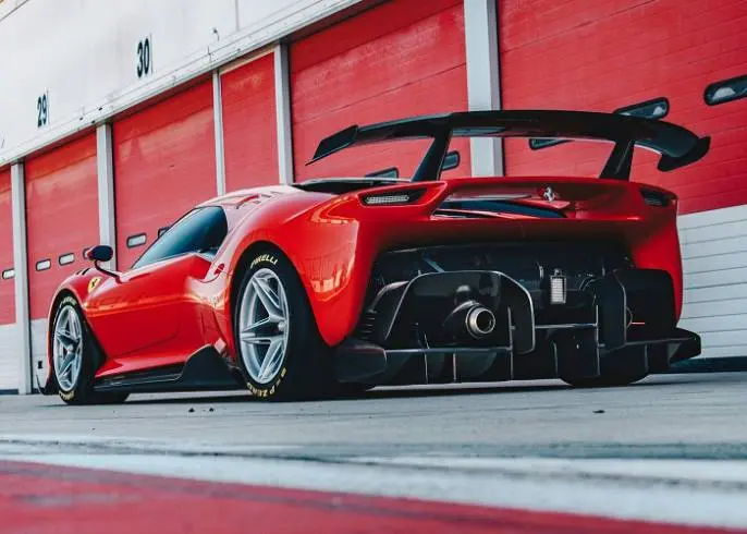 ferrari2.jpg