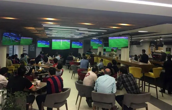 football-house-cafeyab.jpg