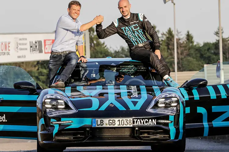 newtaycan1.jpg
