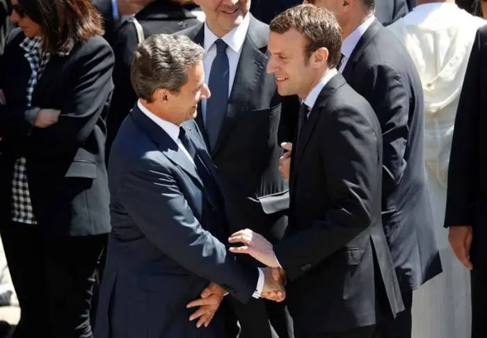 MAKRONSARKOZI.jpg