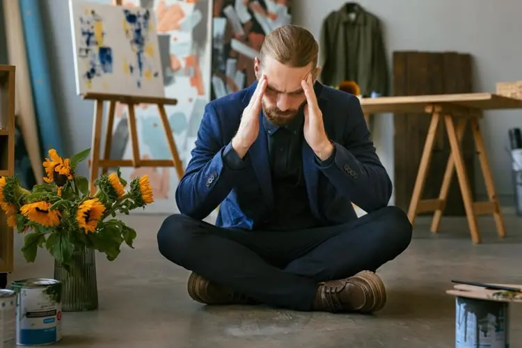 استرس و اضطراب با بدن چه میکند؟ + تاثیرات فیزیکی مشکلات ذهنی