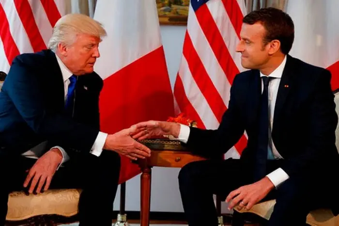 macron3.jpg