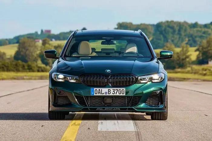 bmwalpaina062602.jpg