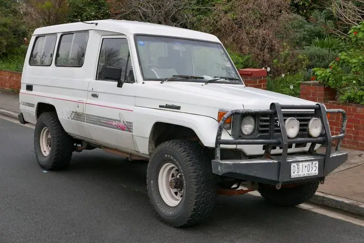 toyotalandkoroz06.jpg