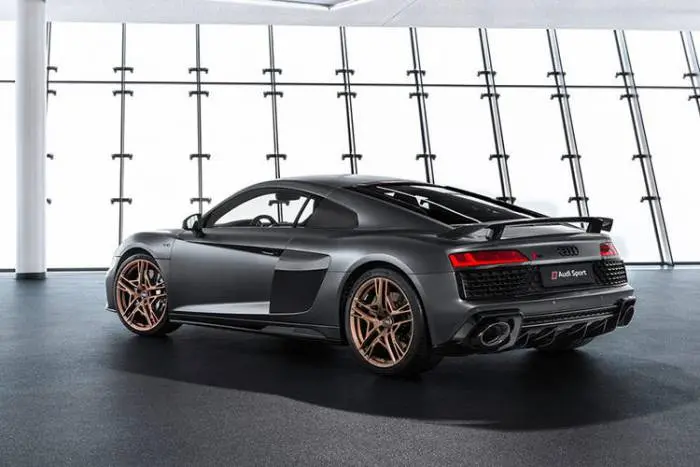 r8-2.jpg