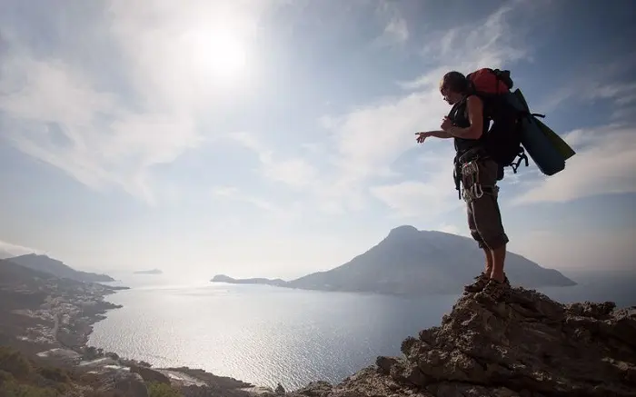 Hiking-in-Greece_shutterstock_115813612_result.jpg