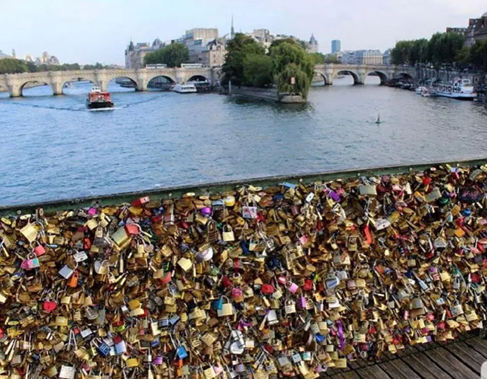 paris081403.jpg