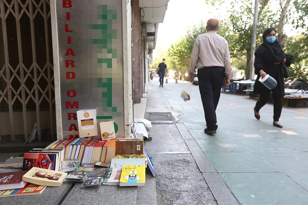 اجاره 2 میلیاردی برای یک متر پیاده‌رو | تهران در تسخیر بازار سیاه دستفروشی! 2