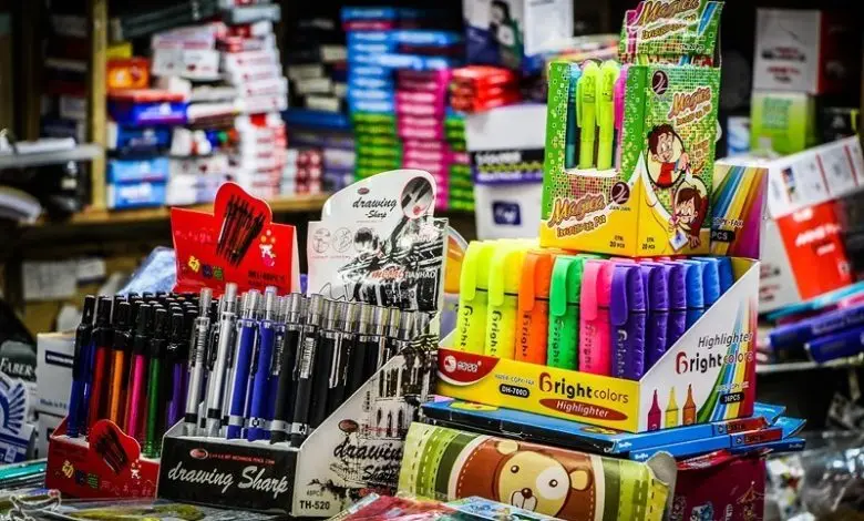 والدین برای خرید دفتر، مداد و کیف شرمنده فرزندان شدند 3