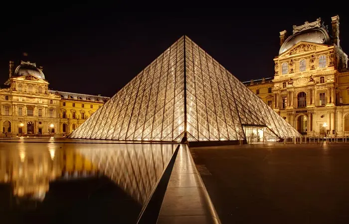 paris-LouvreMuseum.jpg