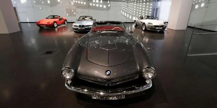 bmwnamayeshgah9.jpg