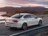 Volkswagen-PassatGTE-2020-1024-04
