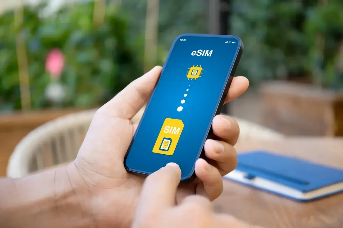 امسال سیمکارت فیزیکی از آیفون 17 حذف می‌شود | آغاز دوران eSIM در ایران؟