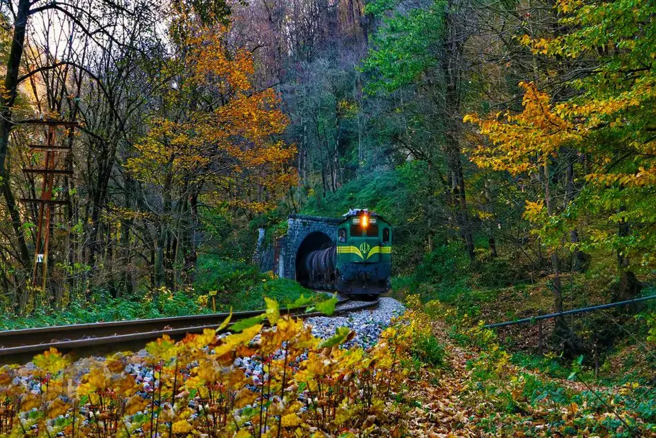 قطارهایی در مسیر بهشت؛ راهنمای جامع قطارهای گردشگری ایران 3
