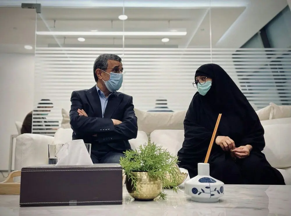 احمدی نژاد و همسرش