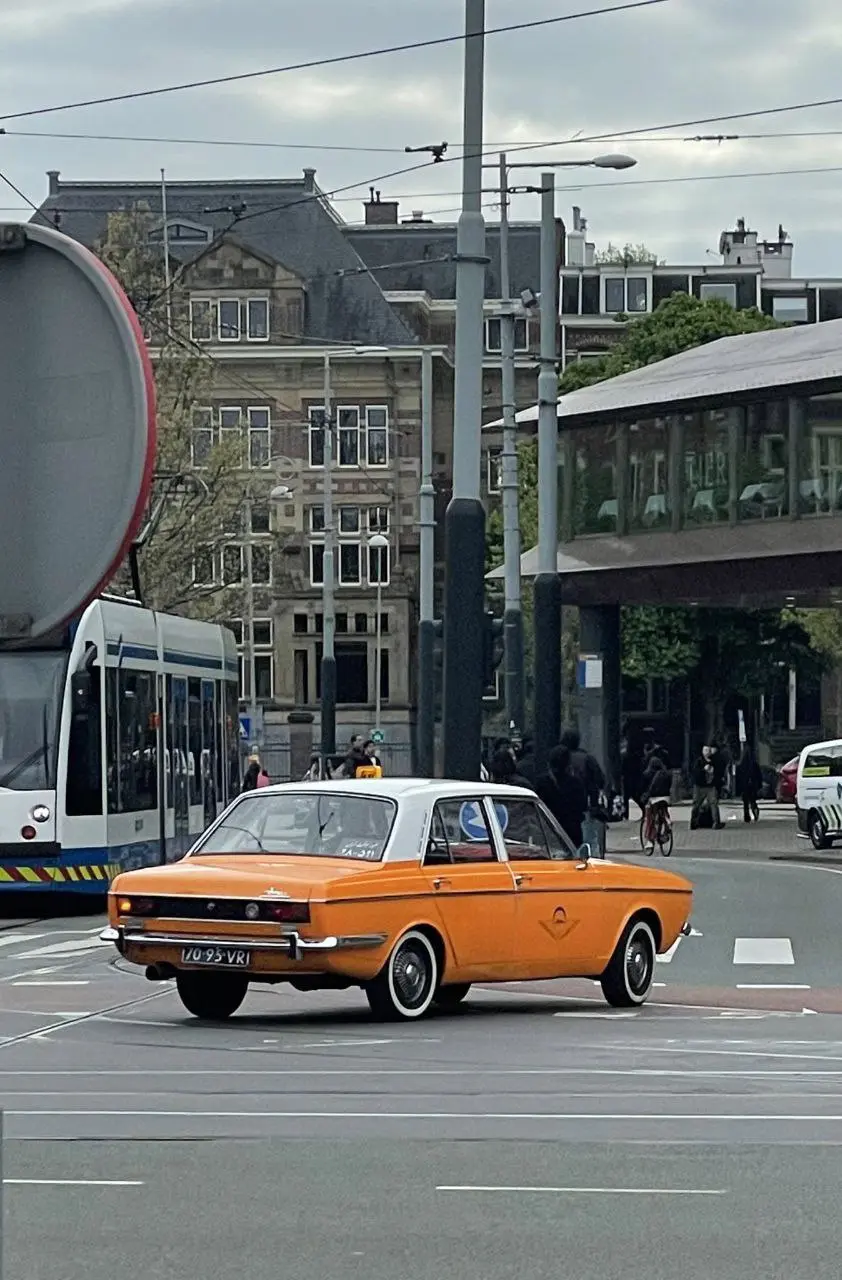 پیکان-آمستردام