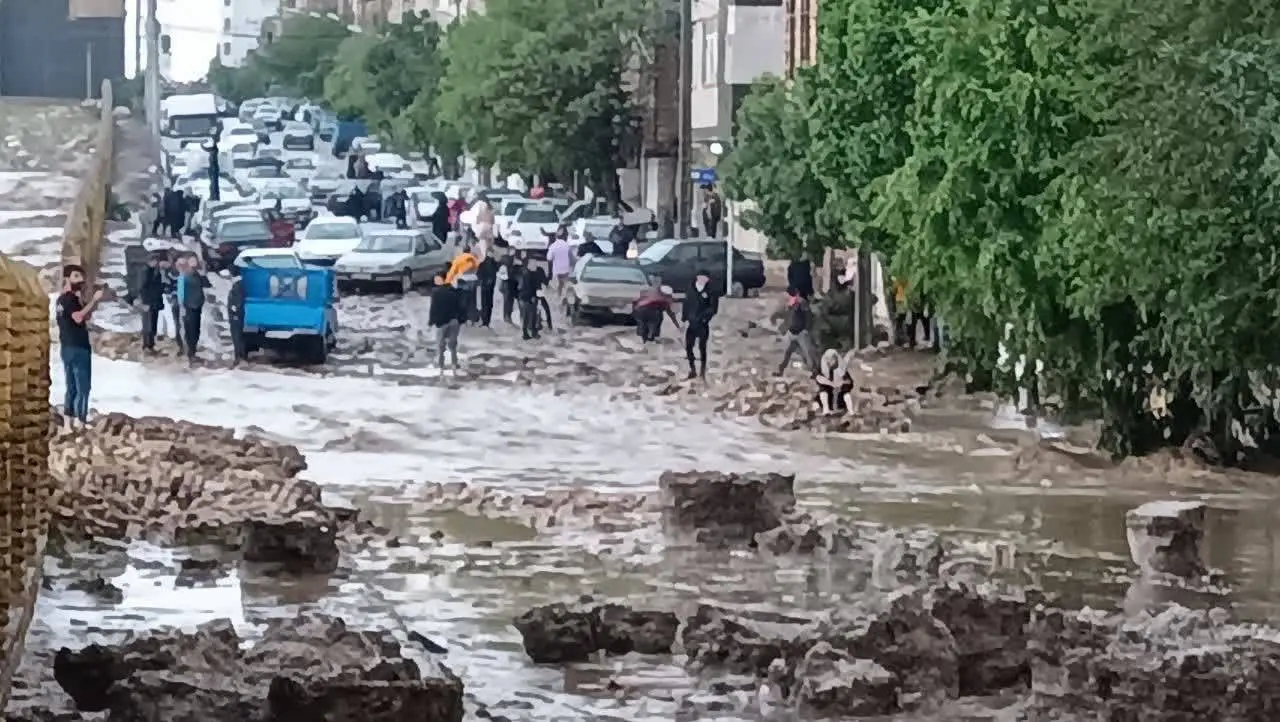 آخرین وضعیت سیل در مشهد / تصاویر آخرالزمانی از آسمان خراسان رضوی را مشاهده کنید