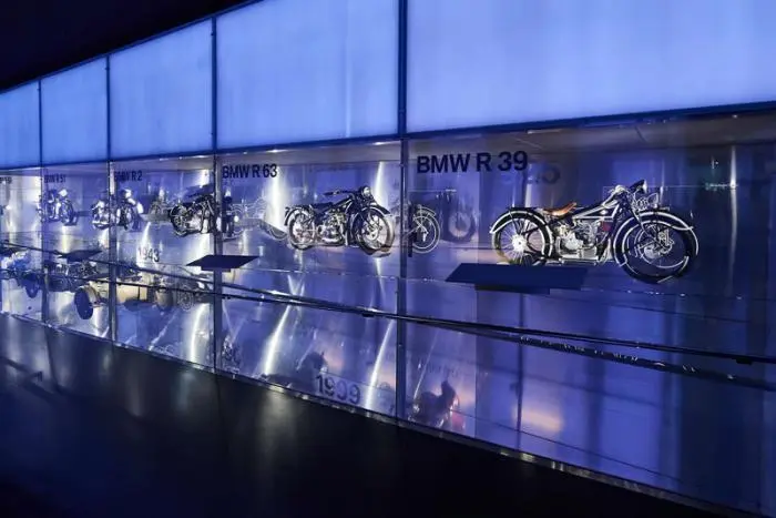 bmwnamayeshgah2.jpg