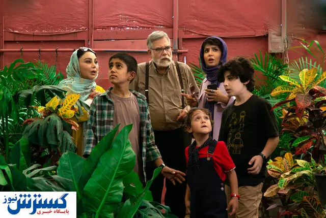 پژمان بازغی برای کودکان بازی می کند