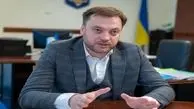 سینه خیز رفتن وزیر کشور اوکراین در خط مقدم درگیری  + عکس