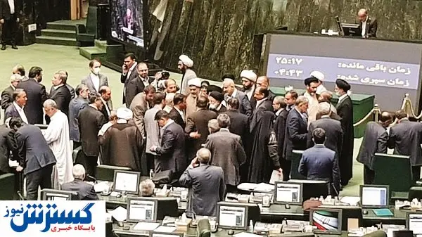 سیاستهای نهادهای اقتصادی دولت متناقض است