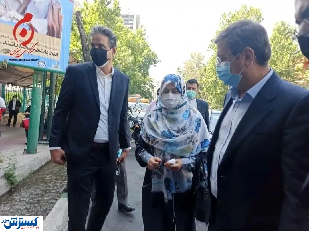 همتی و همسرش پای صندوق های رای+ عکس