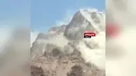 لحظه ریزش کوه در پی زلزله هرمزگان + فیلم