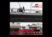 خودکشی مرد تهرانی از روی پل هوایی + فیلم