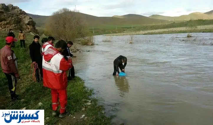 غرق شدن ۵ خانواده در رودخانه کرج + عکس