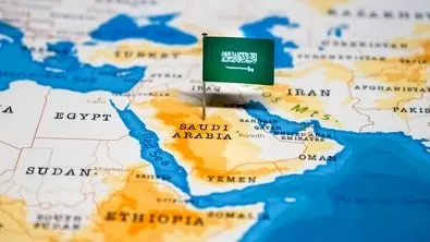 رقیب سنتی ایران در خلیج فارس پول پارو می‌کند