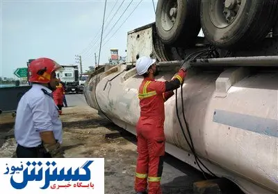 واژگونی تانکر ۲۵۰۰۰ لیتری در بزرگراه فتح + عکس و فیلم