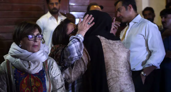 تعداد قربانیان سقوط هواپیما در کراچی العام شد؛ سه نفر زنده ماندند