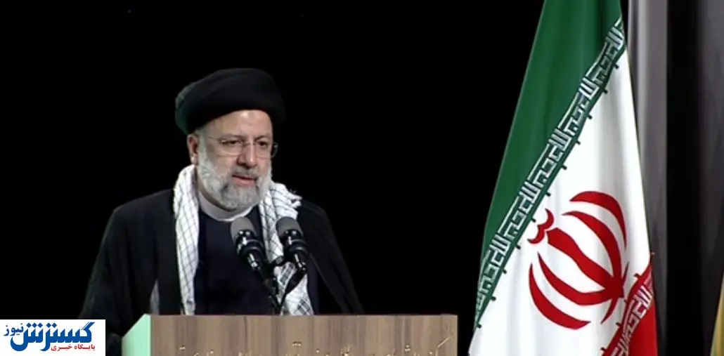در راس نظام حاکمیتی است که نیابت از حجت خدا دارد