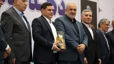 تقدیر وزیر صمت از مهندس بهنام فتحی مدیر گروه صنعتی آسیا ماسه ساز به عنوان جوان کارآفرین ملی

