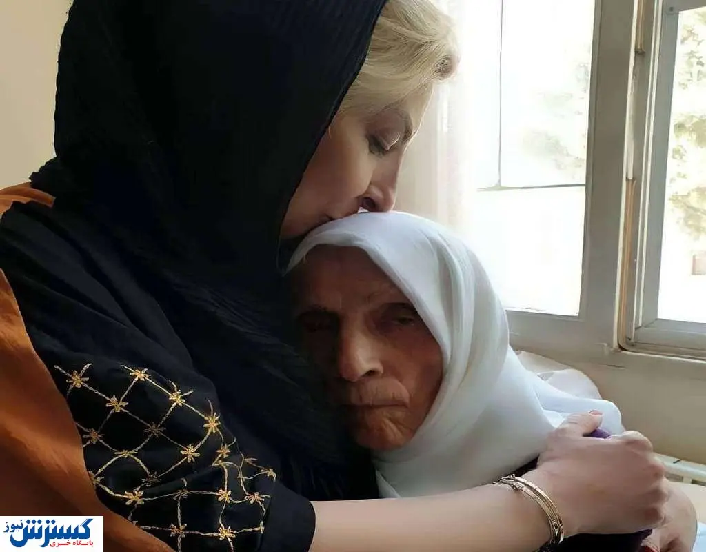 مرثیه خوانی مرجانه گلچین در سوگ مادرش+ویدئو