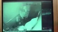 فیلم حمل جسد بابک خرمدین توسط والدینش در آسانسور( ۱۶+)