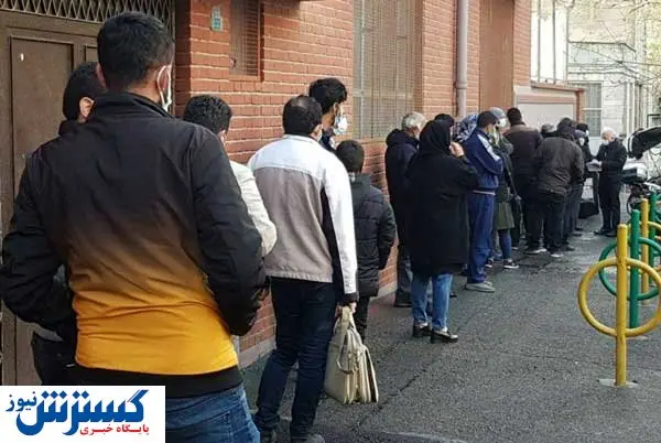 صف کشیدن مردم برای دیدار با احمدینژاد +عکس
