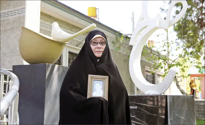 مراسم تشییع پیکر مادر شهید ژاپنی دفاع مقدس + فیلم