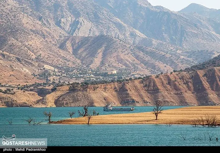 تصاویر/ روستای مدفون زیر دریاچه سد کارون آشکار شد