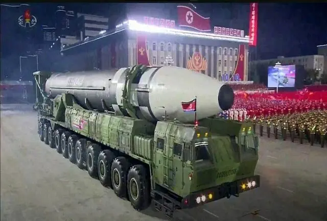 کره شمالی از بزرگترین موشک قاره‌پیمای خود رونمایی کرد