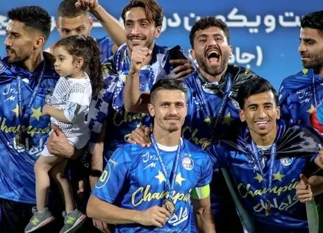 قهرمان جهان و آسیا به استقلال پیوست