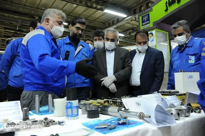 بازدید معاونان وزیر کار از نمایشگاه دستاوردهای ایران خودرو
