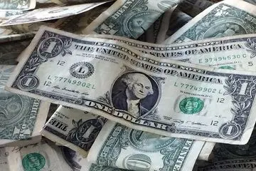 نماینده مجلس قیمت دلار را تا زمستان ۱۴۰۴ پیش‌بینی کرد