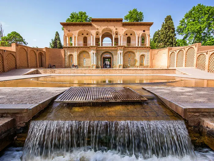  مقایسه دیدنی‌های کرمان و اهواز 