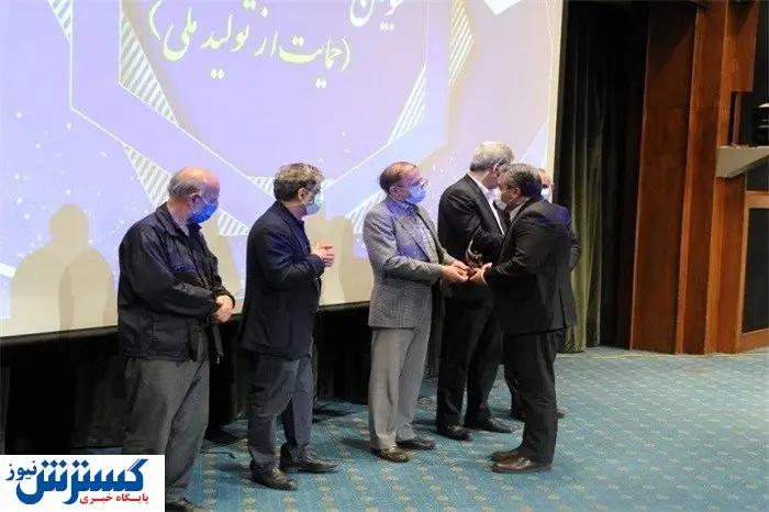 ایران خودرو نشان ملی جشنواره حاتم را دریافت کرد