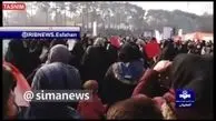 تجمع گسترده مردم معترض به خشکی زاینده‌رود  + فیلم
